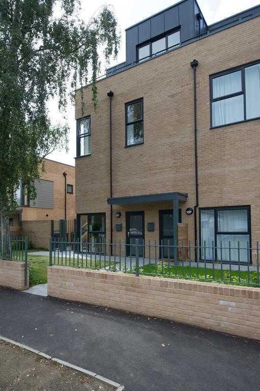 Tailored - Executive Town House Apartment *